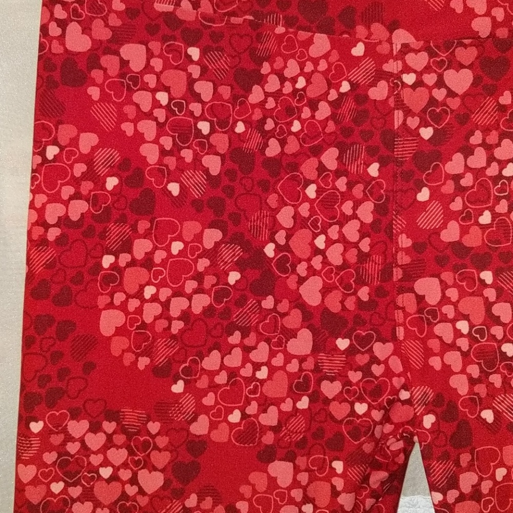 SALE buy2get1 FREE!! Tc Valentine's leggings